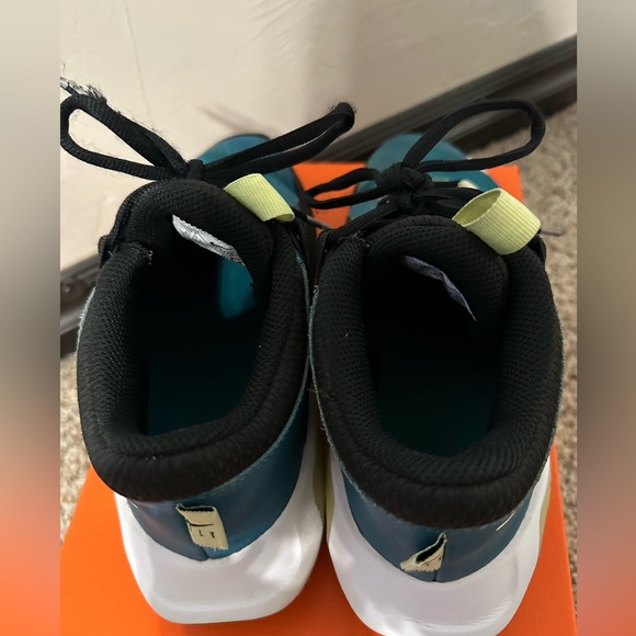 Nike Air Zoom Crossover (GS) Youth Size 3.5 Bright Spruce/ Barley Volt - Picture 5 of 11